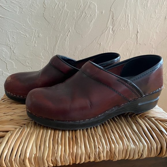 Sabots Dansko Mavis En Cuir Nubuck Marron, Talons Cloutés - Femme EU 39